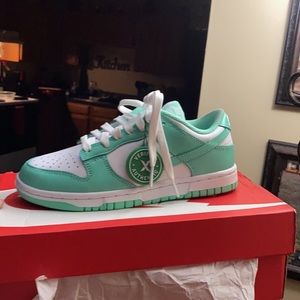 Meet your Posher, Dereka